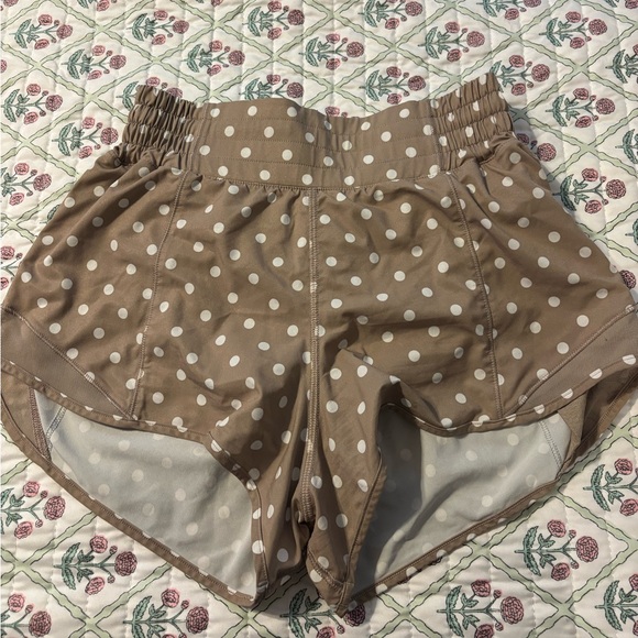 Lululemon Athletica Tan Polka Dot Women's Athletic Shorts - Picture 1 of 4